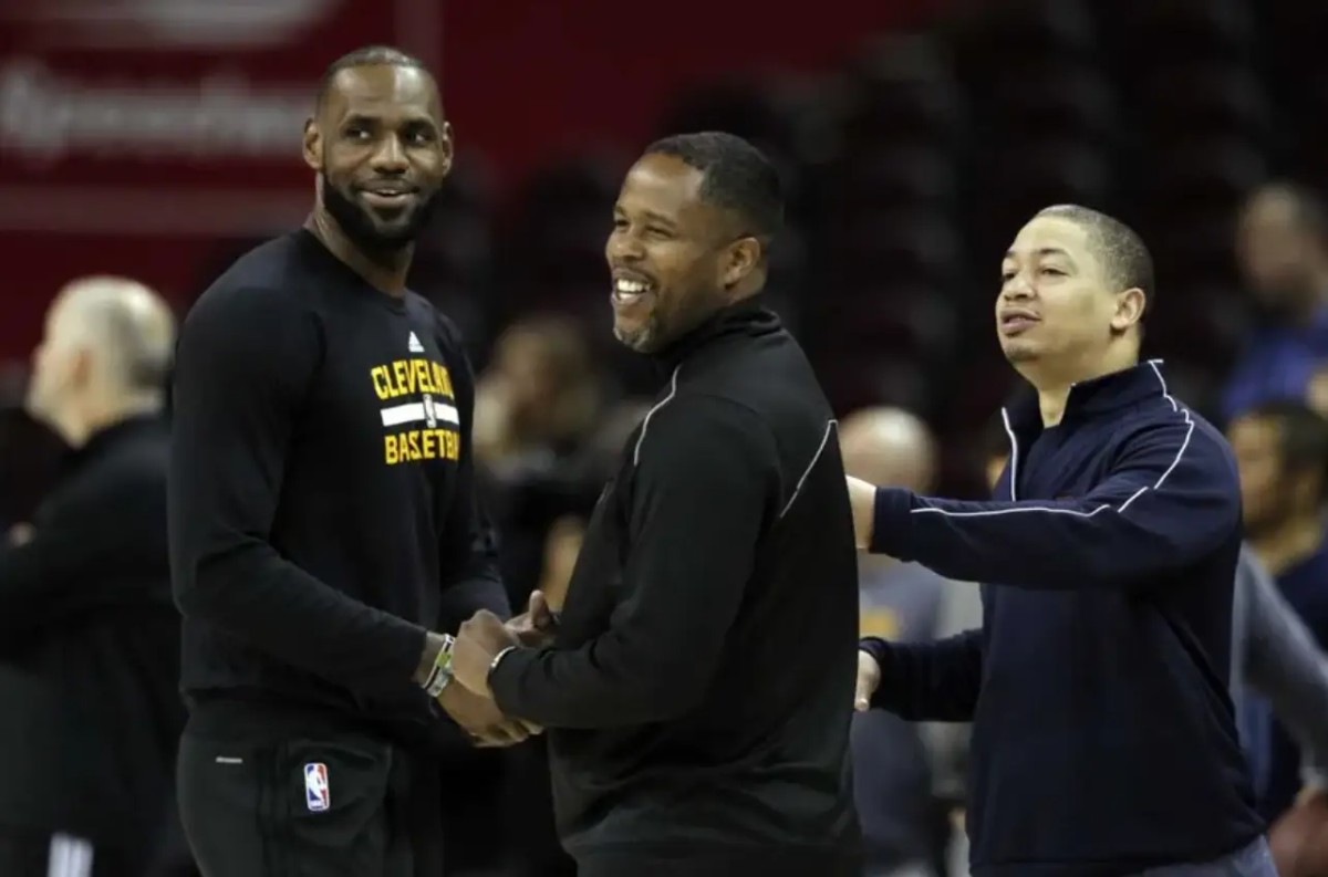 NBA反赌扫黑!杨翰森一觉起来主教练没了